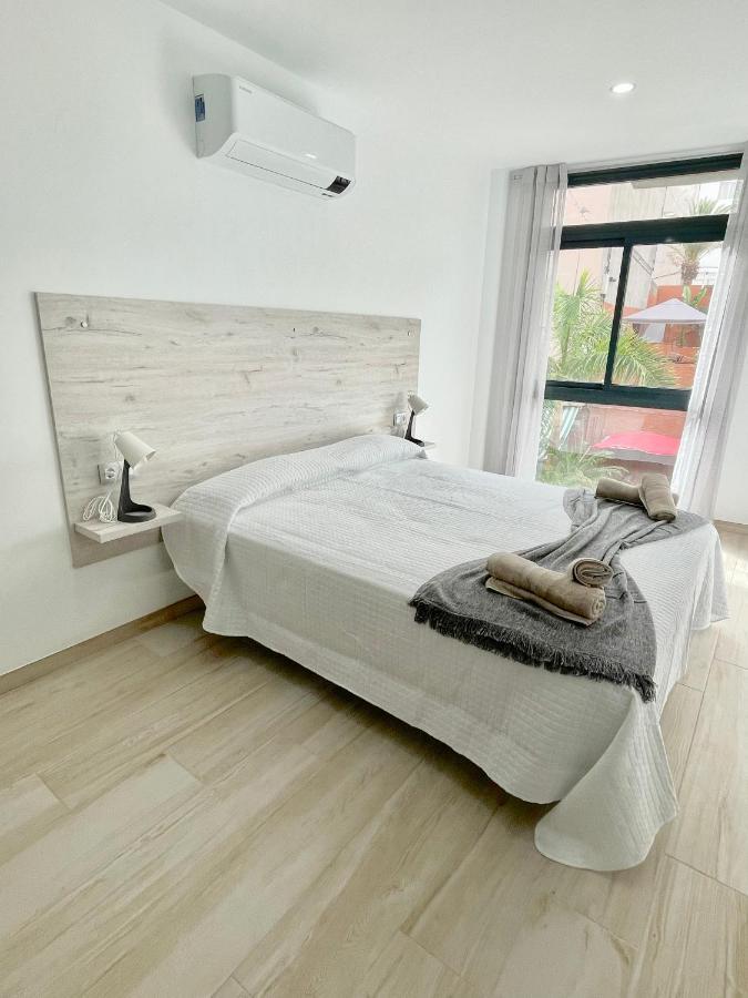 Island Suites Arona  Ngoại thất bức ảnh