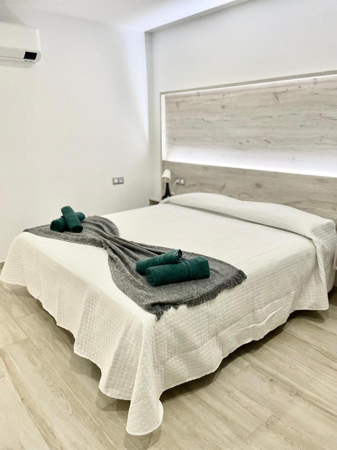 Island Suites Arona  Ngoại thất bức ảnh