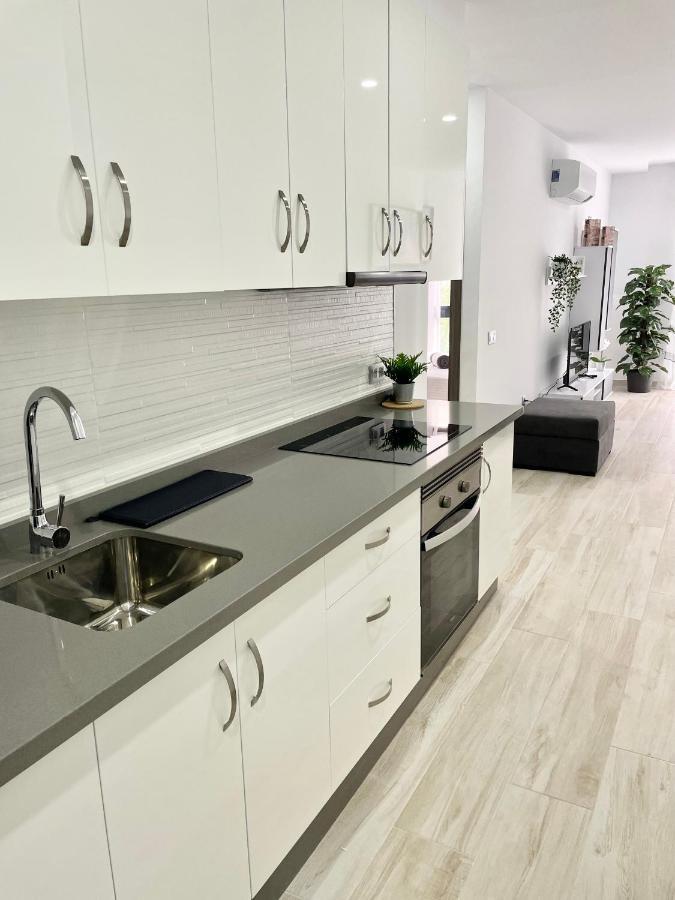 Island Suites Arona  Ngoại thất bức ảnh