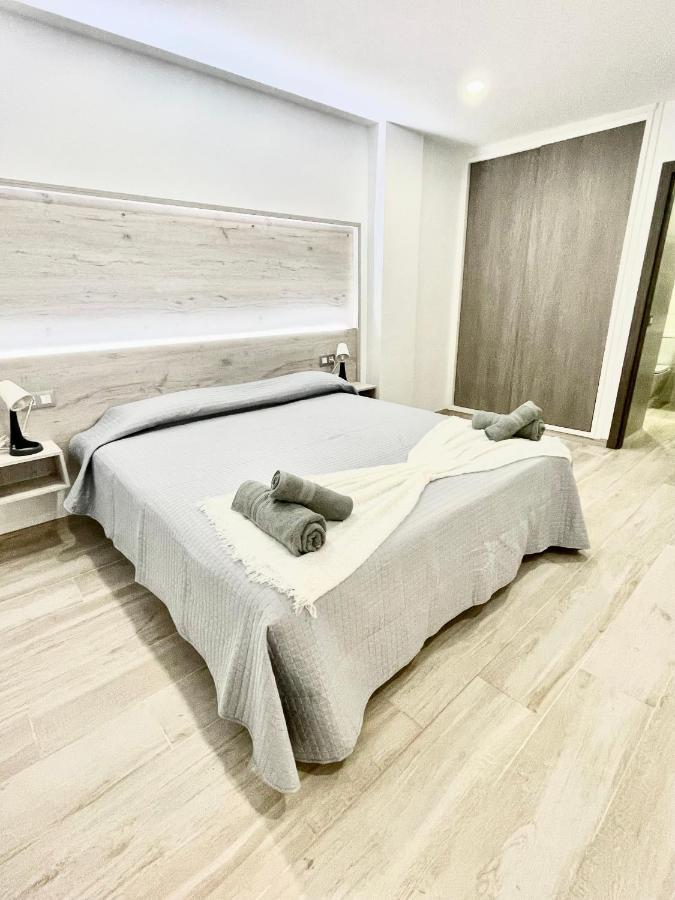 Island Suites Arona  Ngoại thất bức ảnh