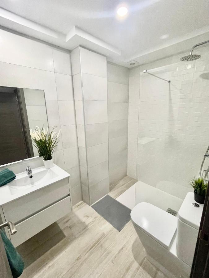 Island Suites Arona  Ngoại thất bức ảnh