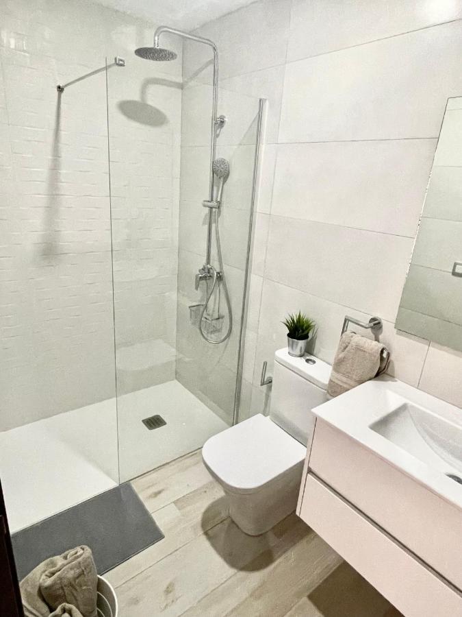 Island Suites Arona  Ngoại thất bức ảnh