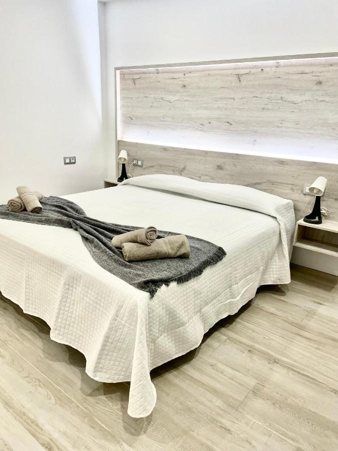 Island Suites Arona  Ngoại thất bức ảnh