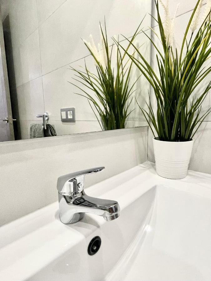 Island Suites Arona  Ngoại thất bức ảnh