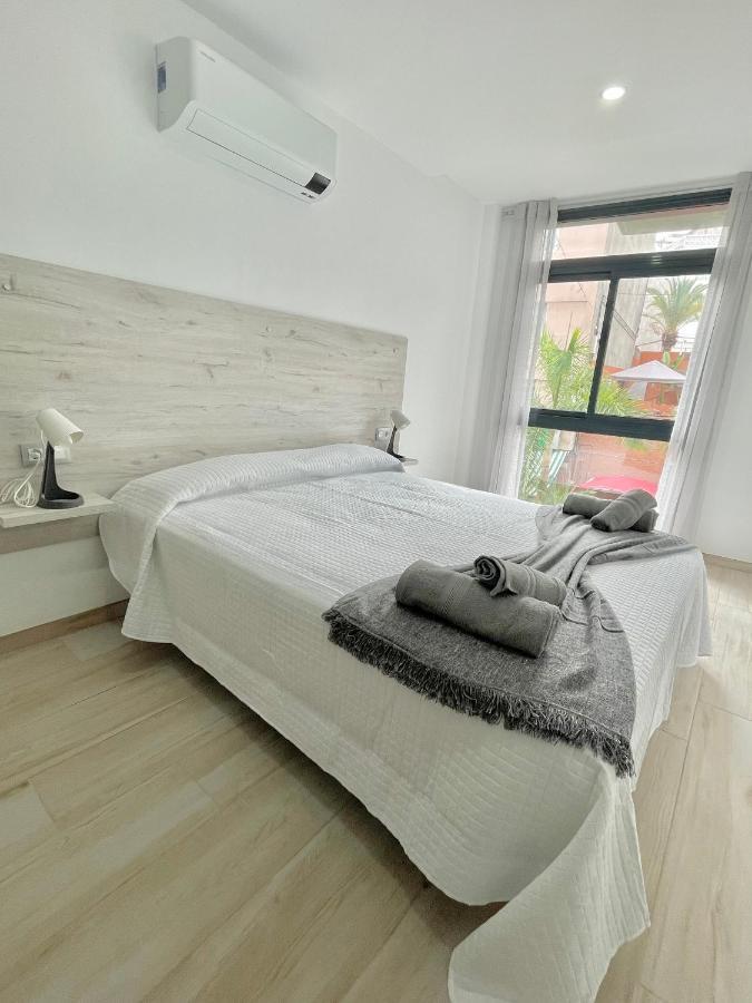Island Suites Arona  Ngoại thất bức ảnh